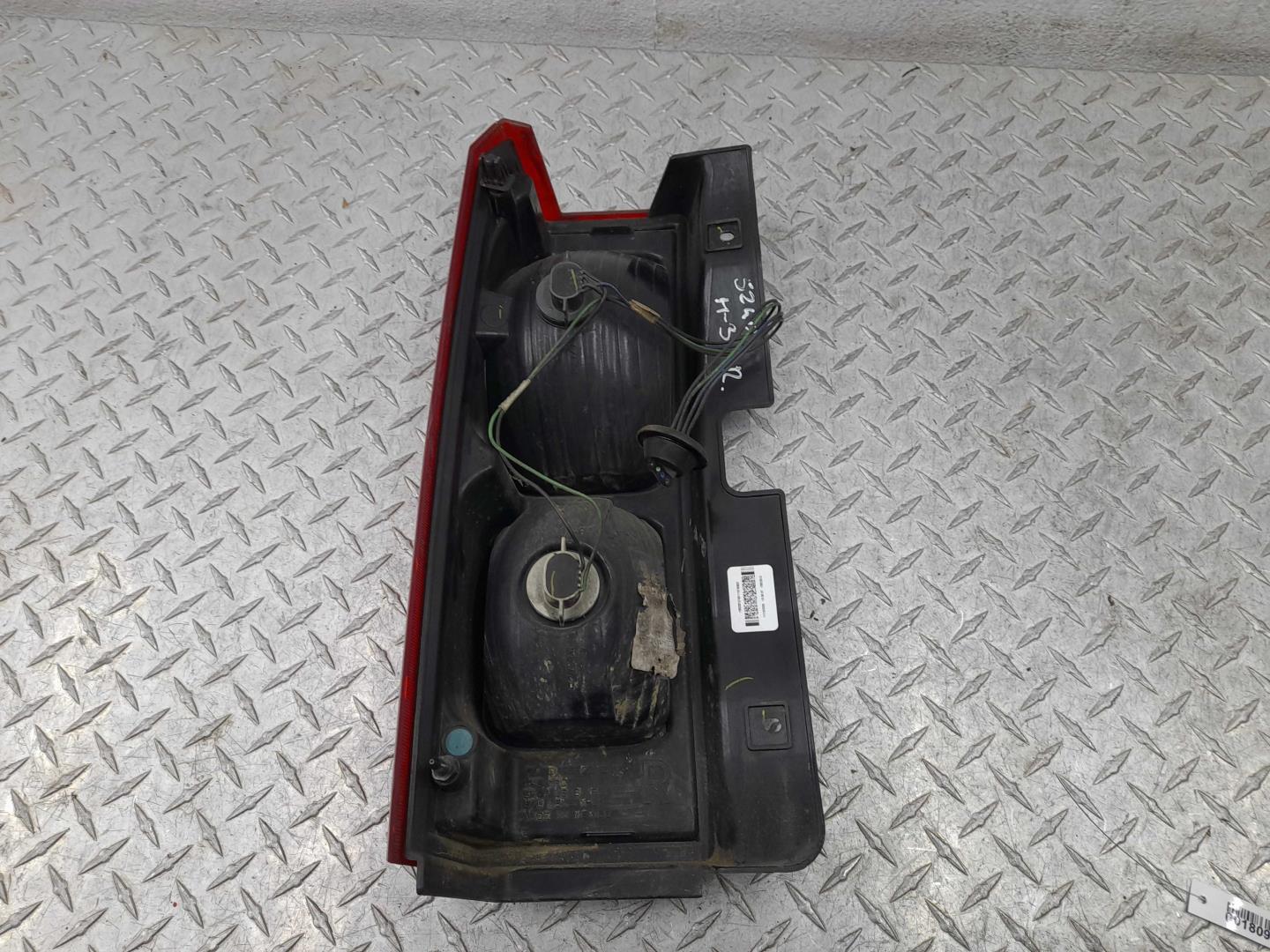 Фонарь задний наружный правый