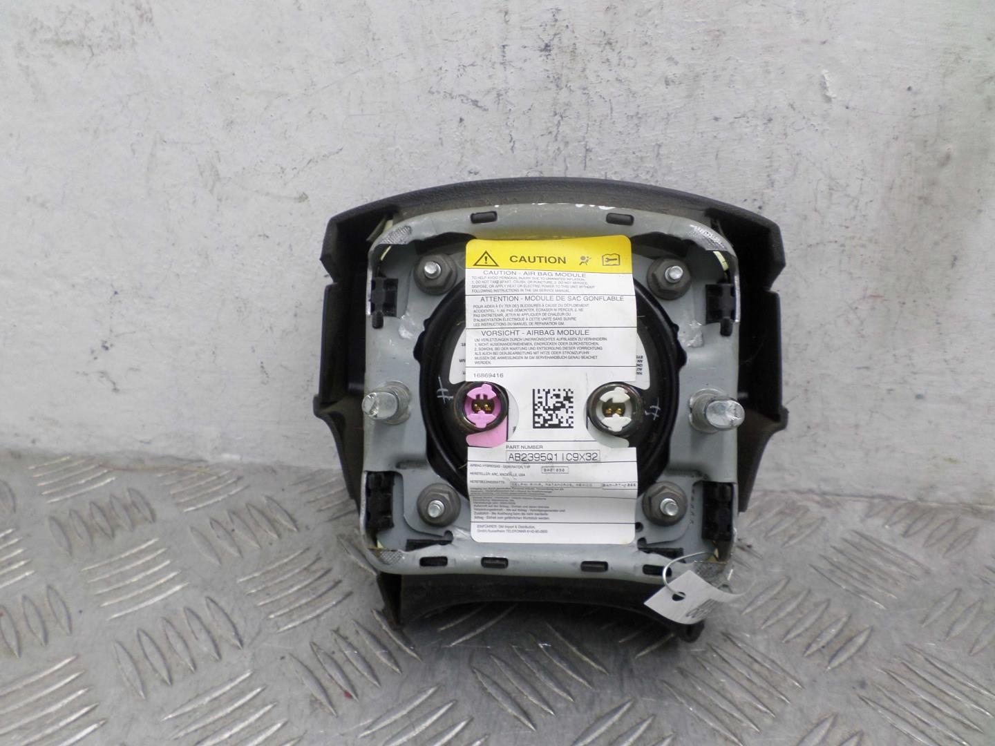 Подушка безопасности в рулевое колесо