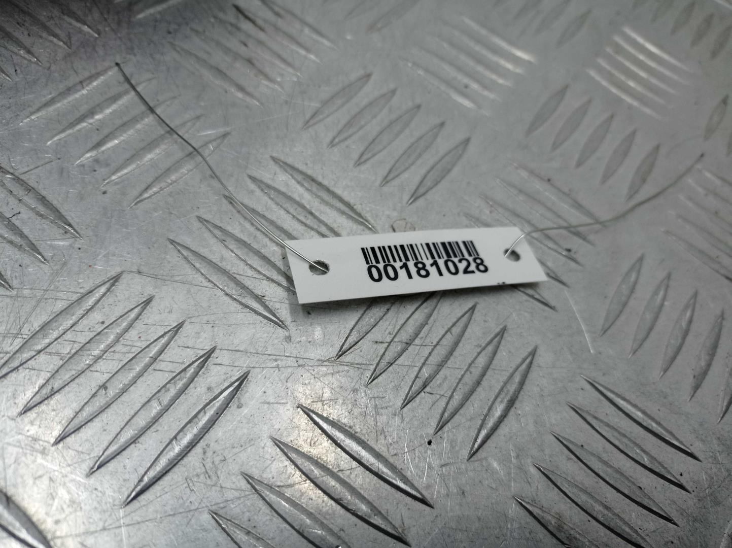 Фонарь задний наружный левый