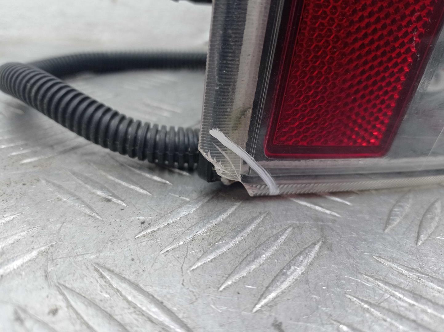 Фонарь задний наружный левый