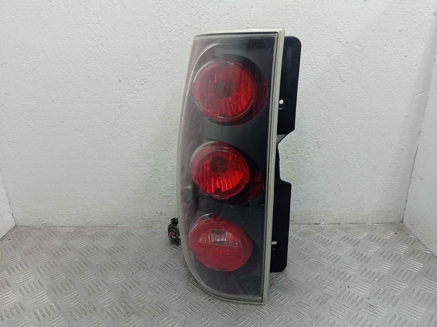 Фонарь задний наружный левый