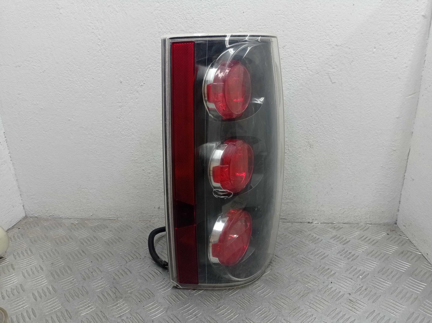 Фонарь задний наружный левый