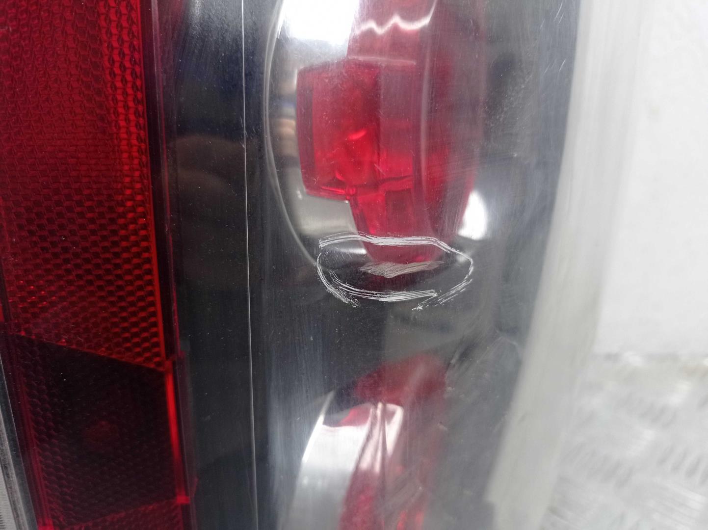 Фонарь задний наружный левый