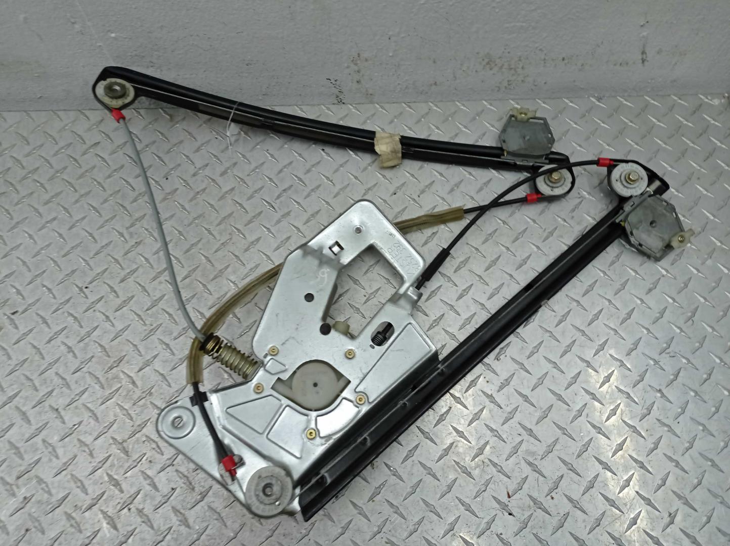 Стеклоподъемник электр. передний правый