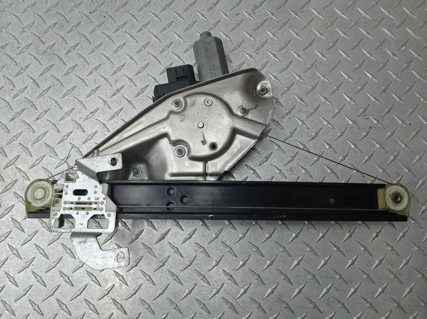 Стеклоподъемник электр. задний левый