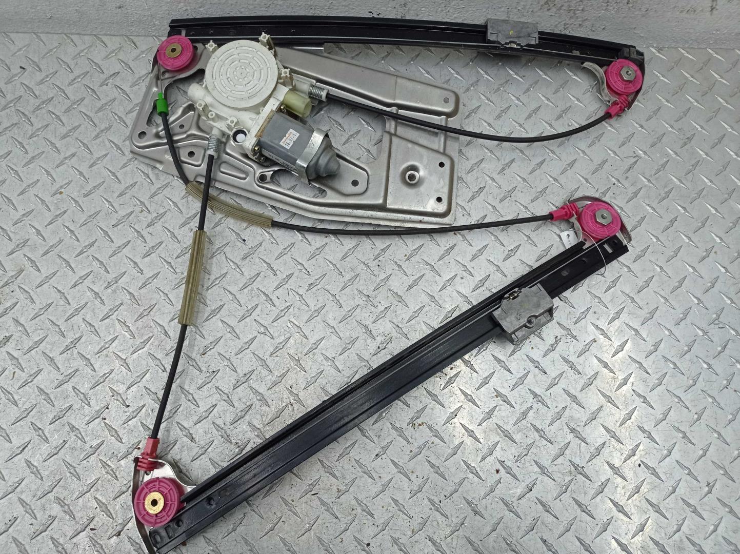 Стеклоподъемник электр. передний правый