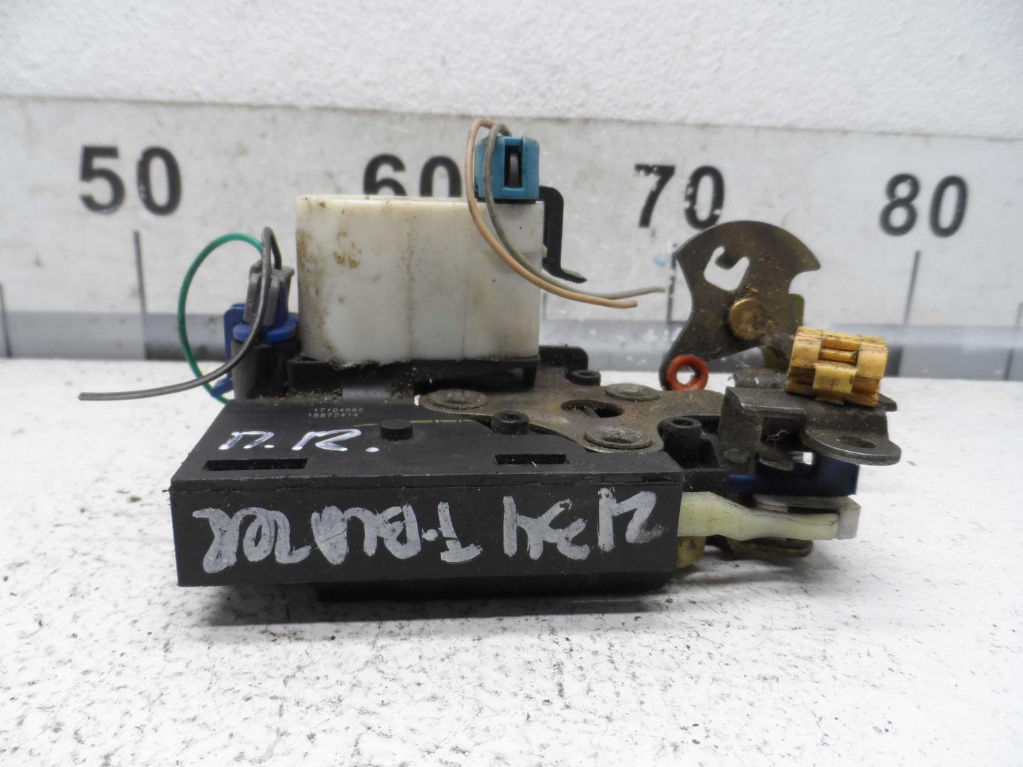 Замок двери передней правой