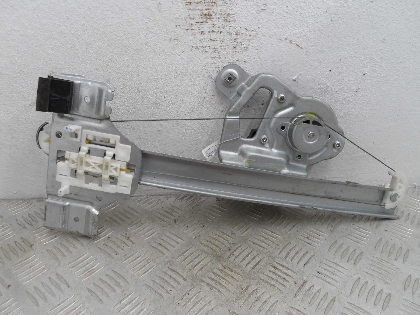 Стеклоподъемник электр. задний правый