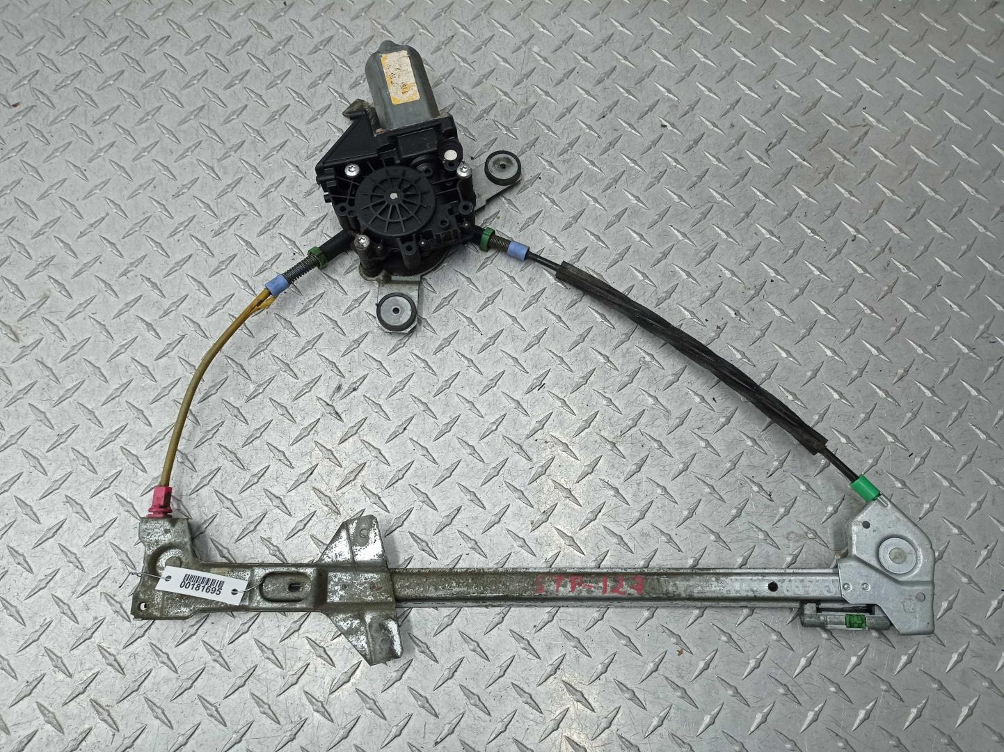 Стеклоподъемник электр. передний правый