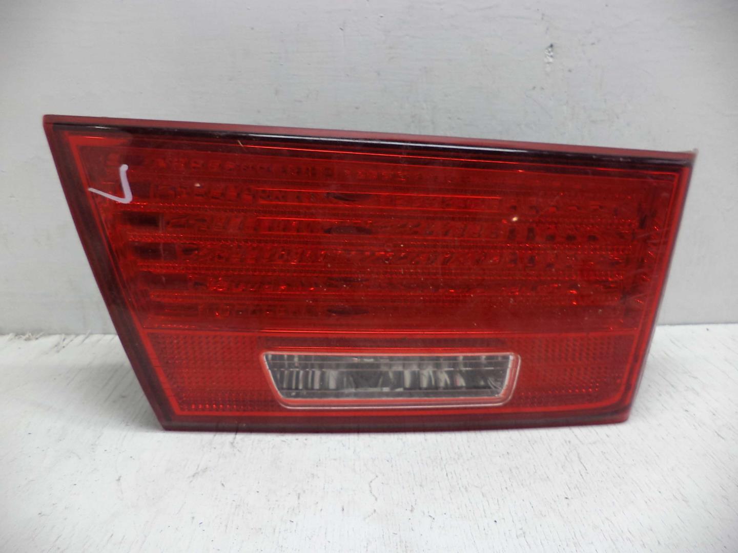 Фонарь задний внутренний левый