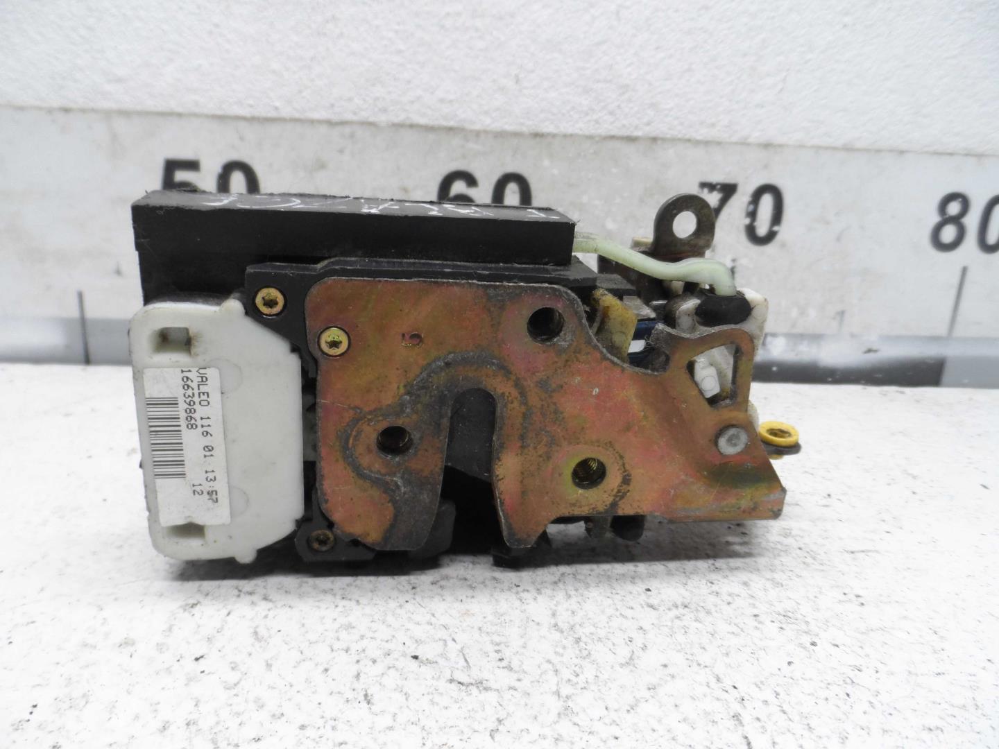 Замок двери передней правой