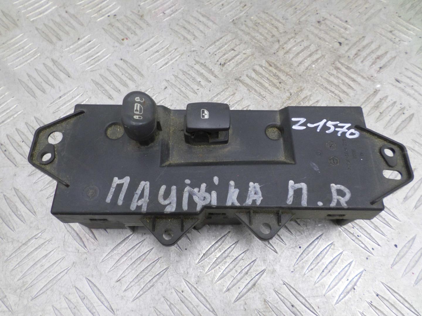 Кнопка стеклоподъемника