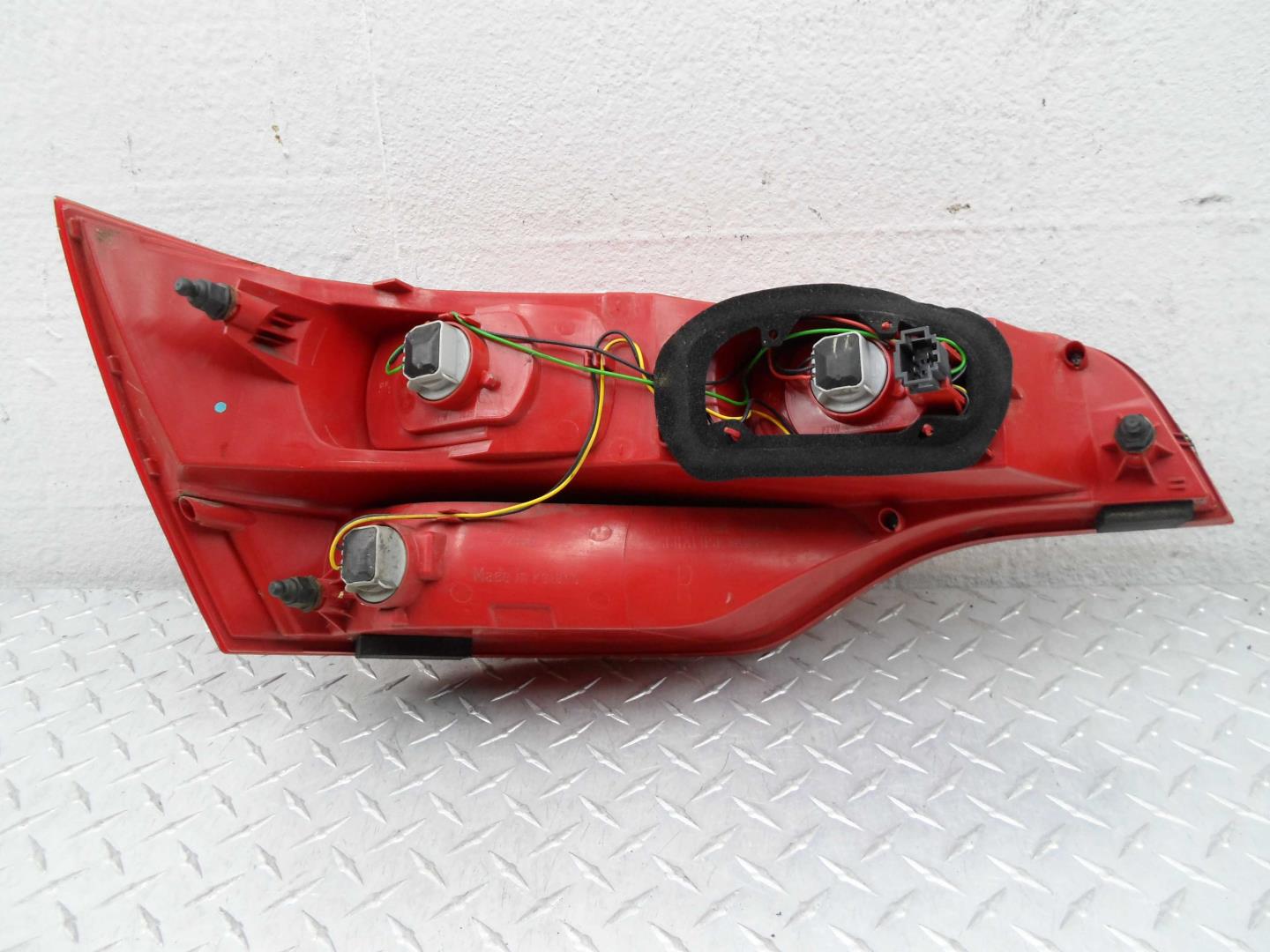 Фонарь задний наружный правый