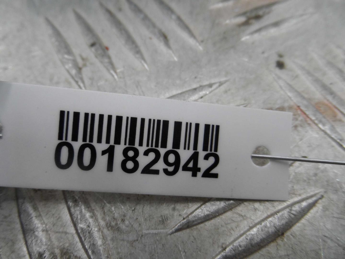 Замок двери передней левой