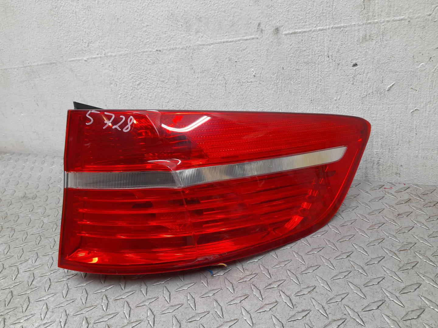 Фонарь задний наружный правый