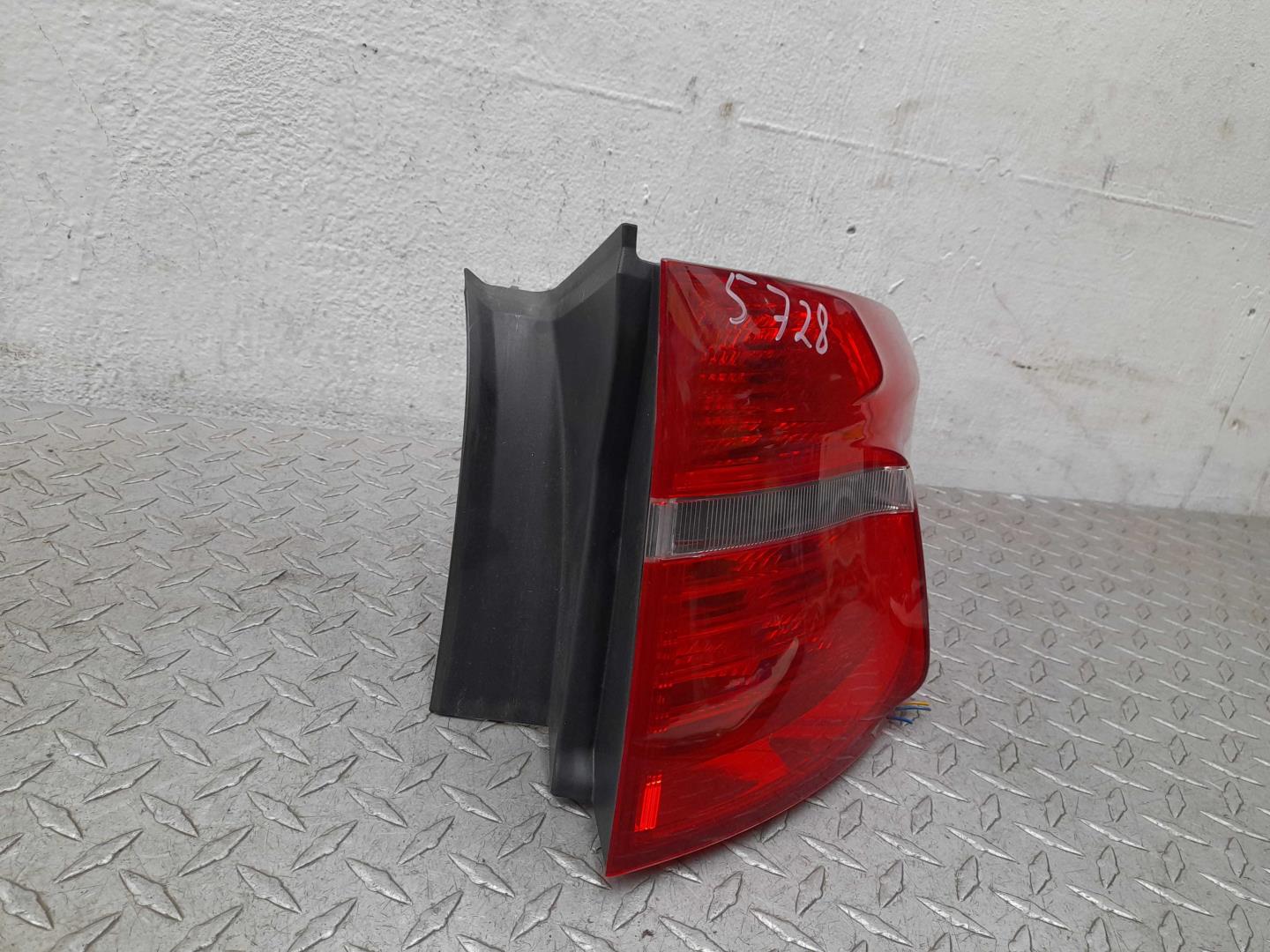 Фонарь задний наружный правый