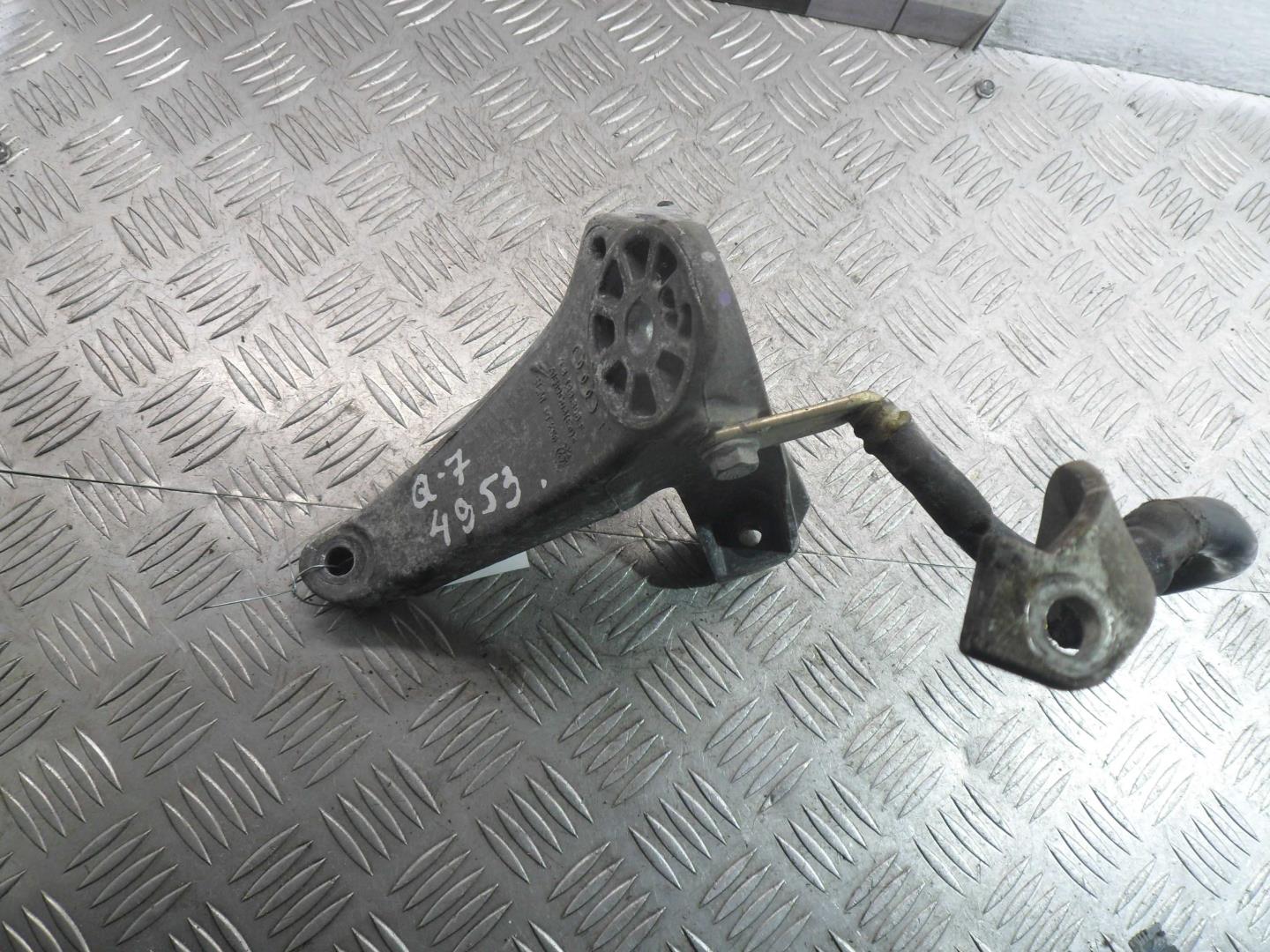 Кронштейн двигателя