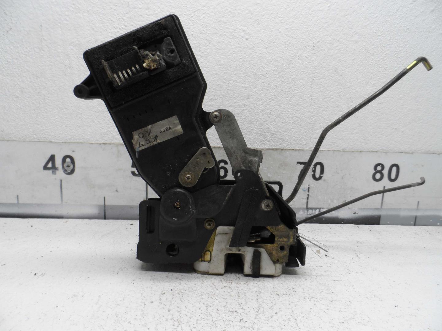 Замок двери передней правой