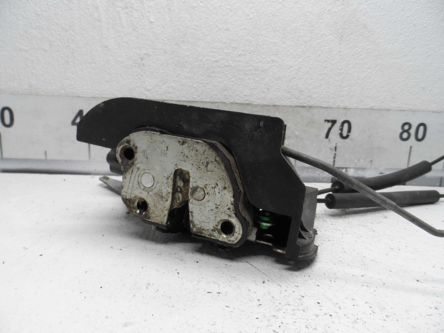 Замок двери задней левой