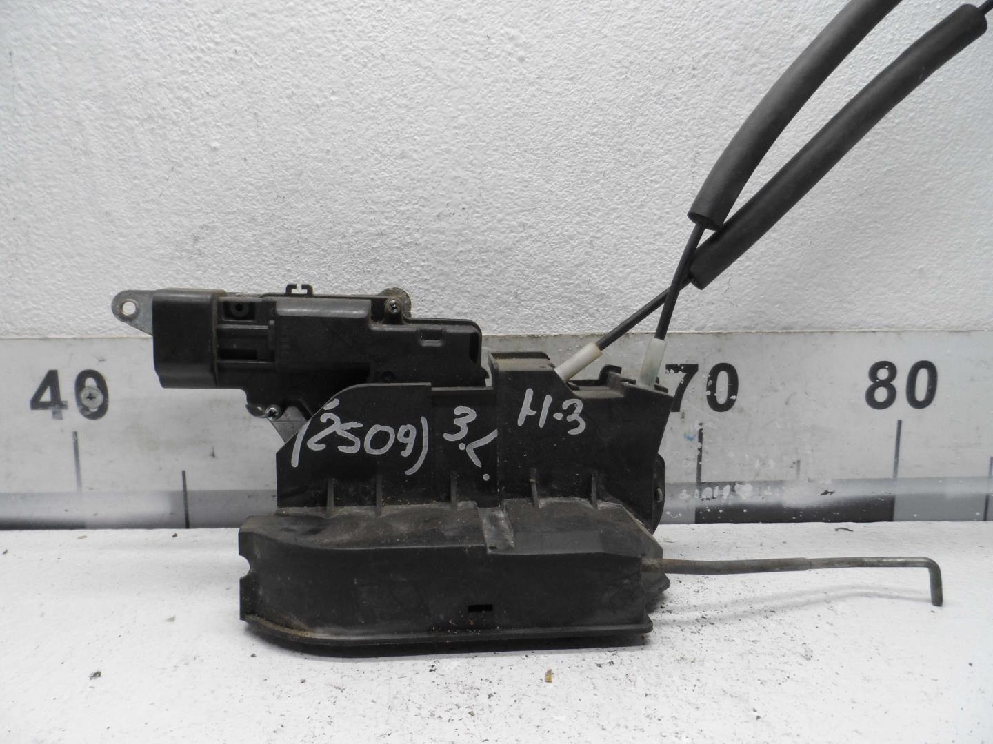 Замок двери задней левой