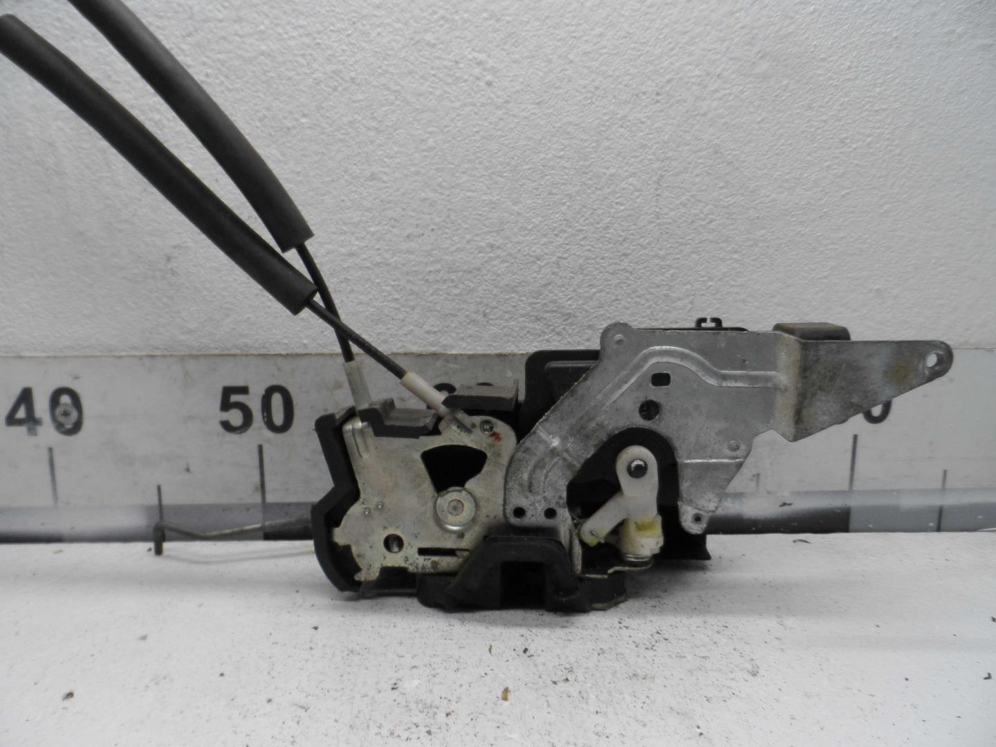 Замок двери задней левой