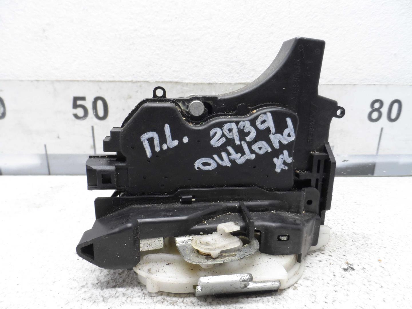 Замок двери передней левой