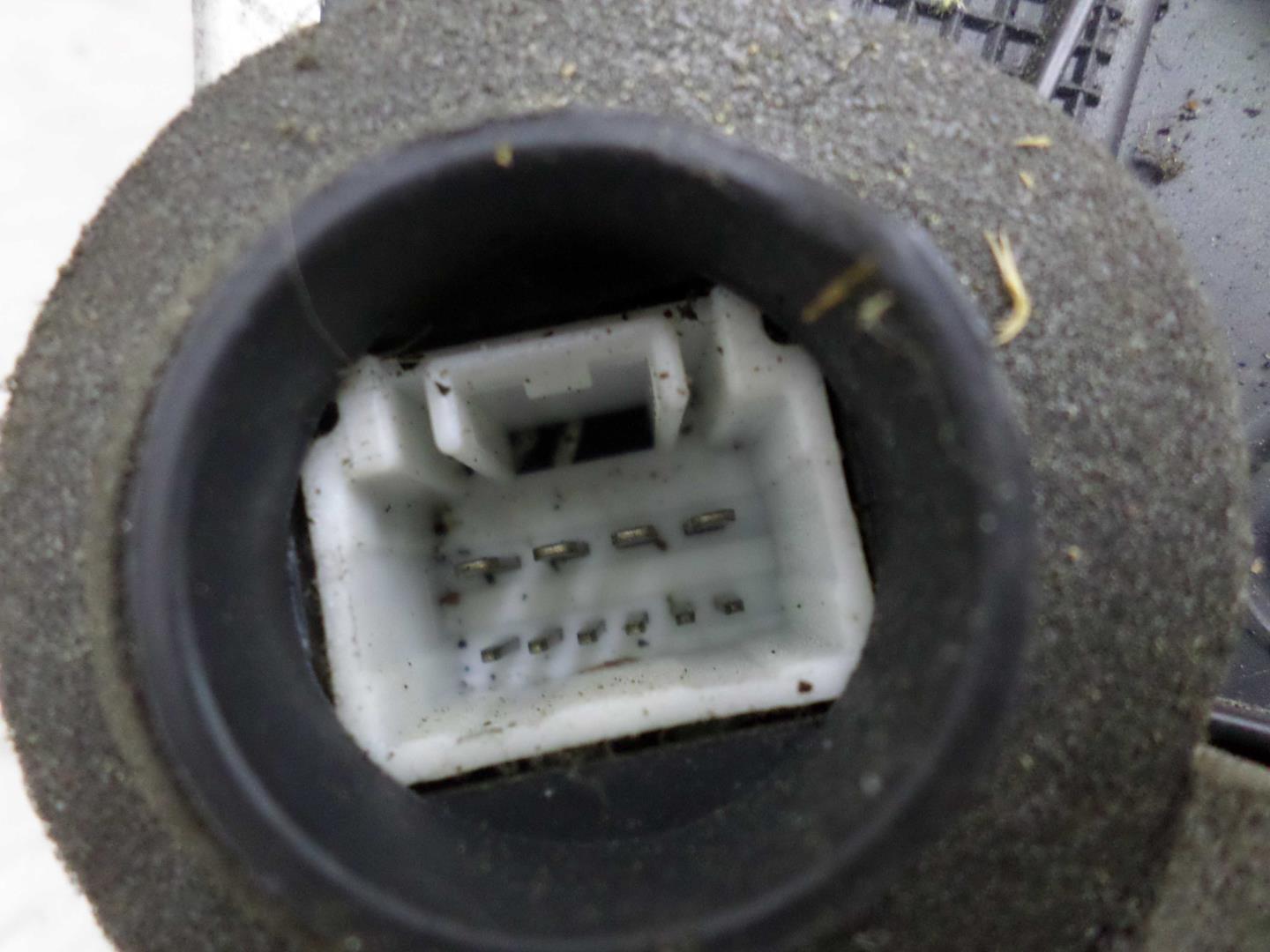 Замок двери передней левой