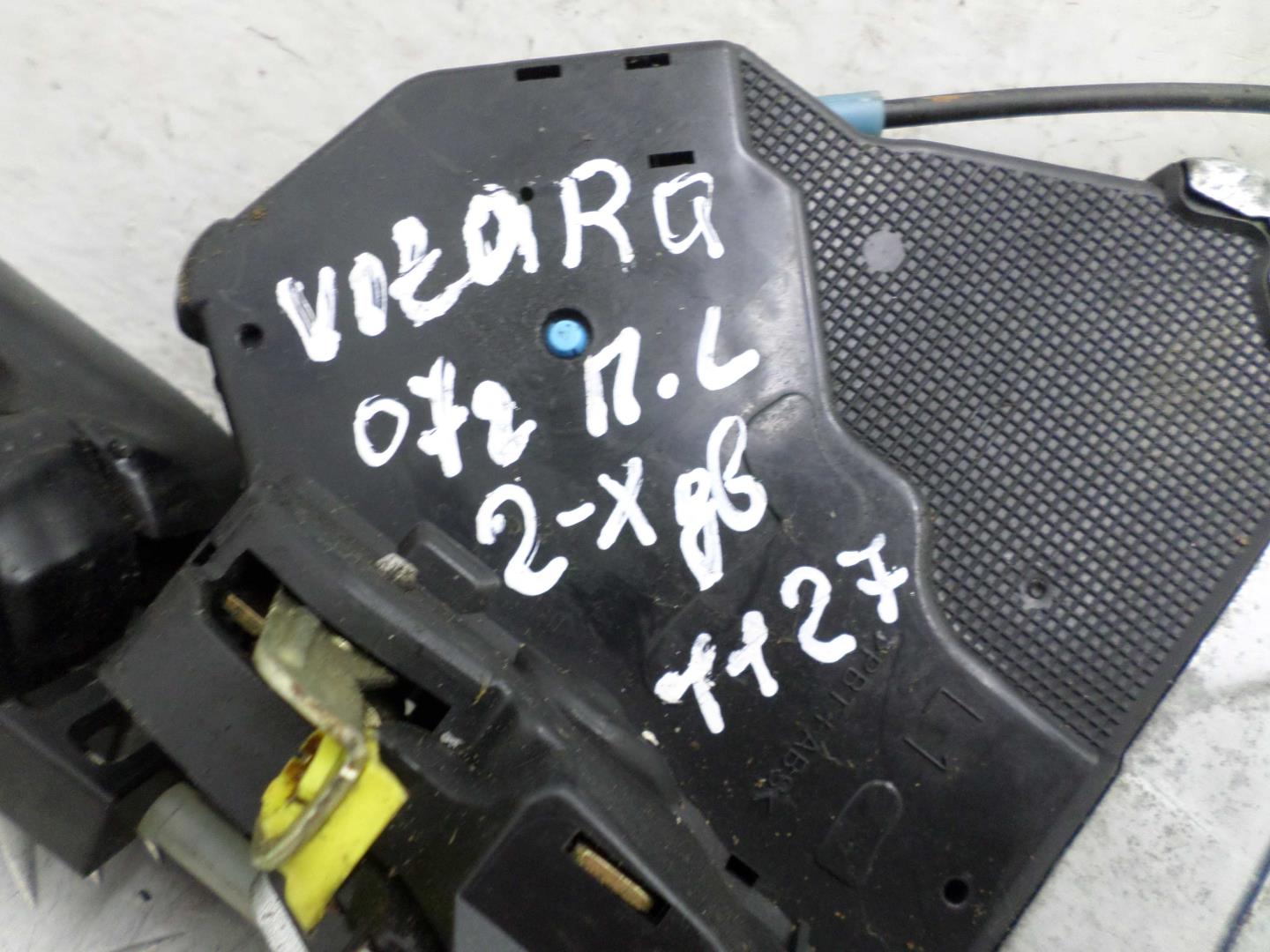 Замок двери передней левой