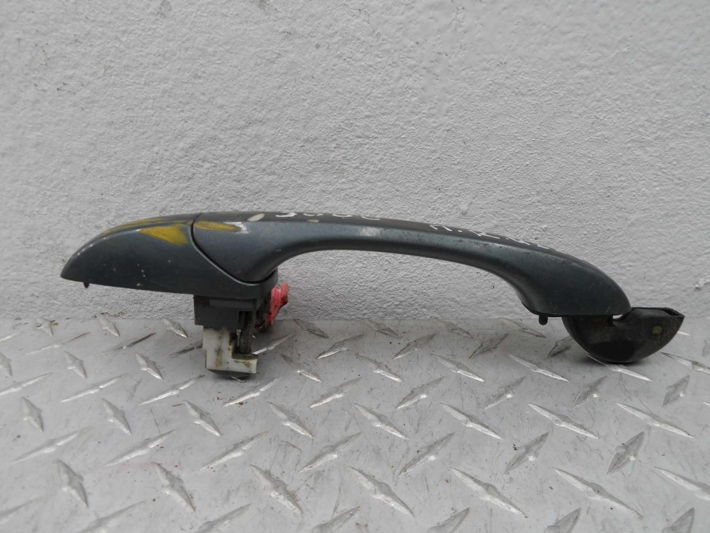 Ручка двери передней наружная правая