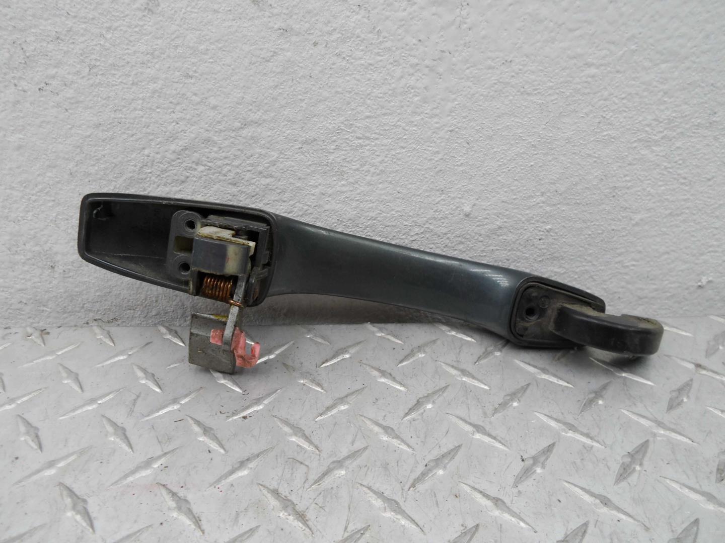 Ручка двери передней наружная правая