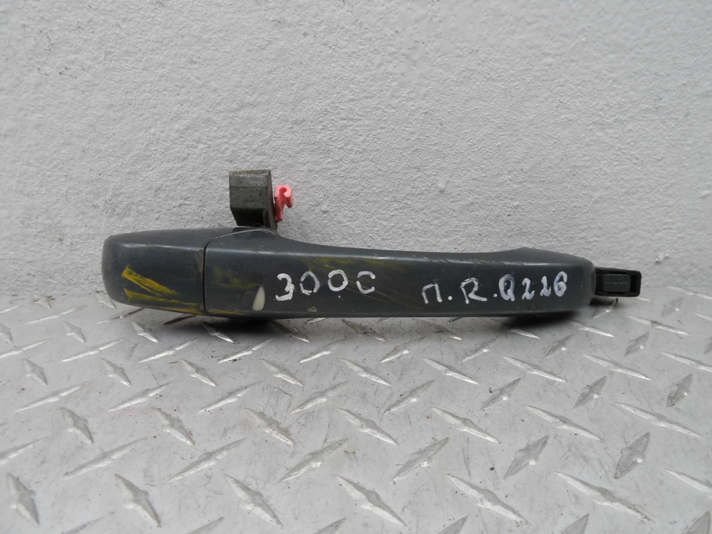 Ручка двери передней наружная правая