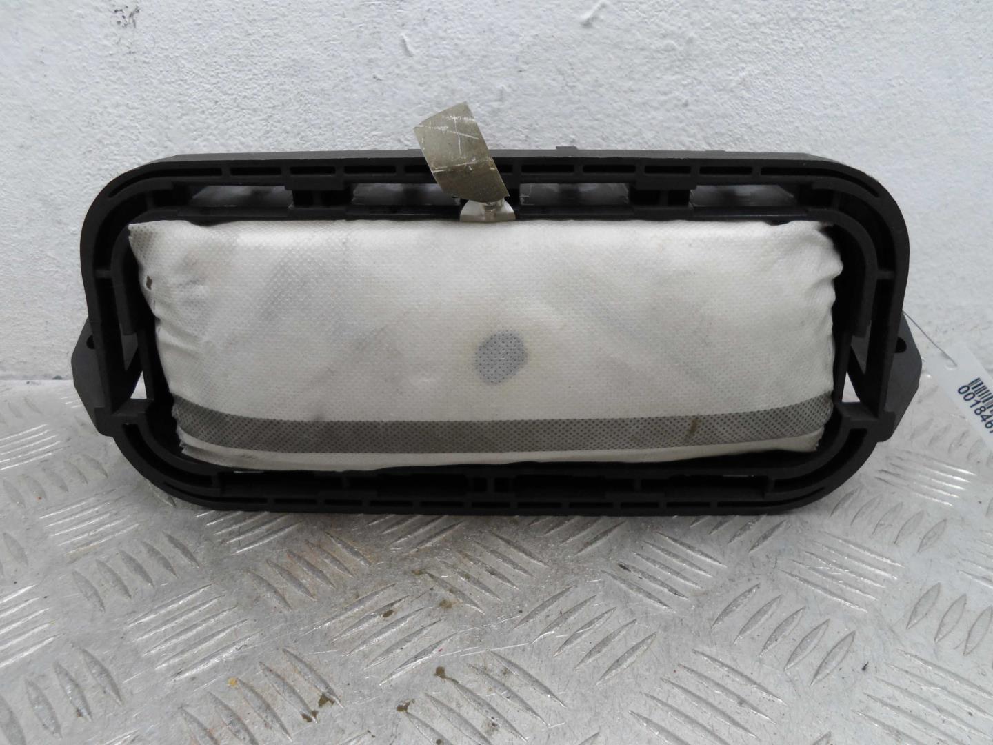 Подушка безопасности пассажирская (в торпедо)