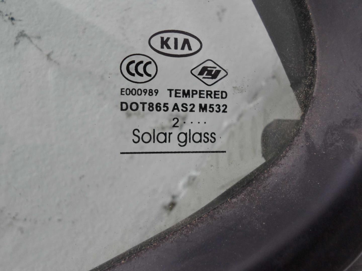 Стекло двери задней левой