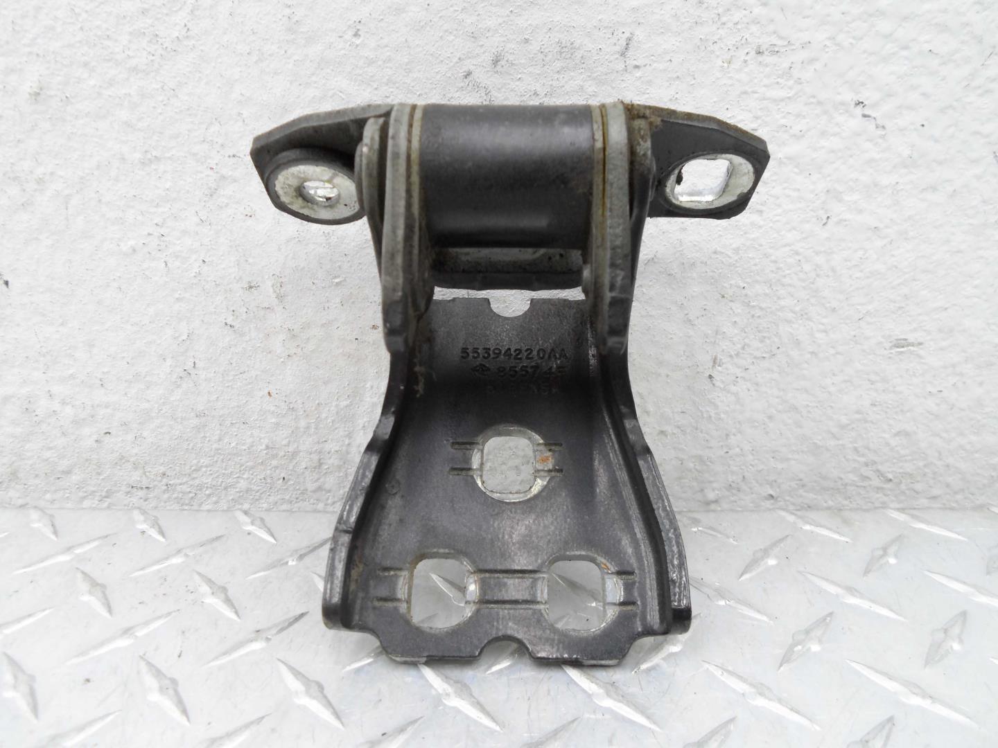 Петля двери