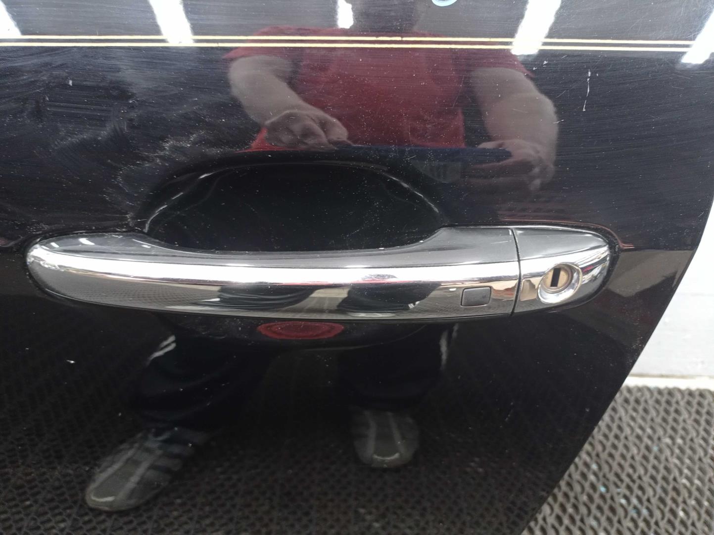 Замок двери передней левой