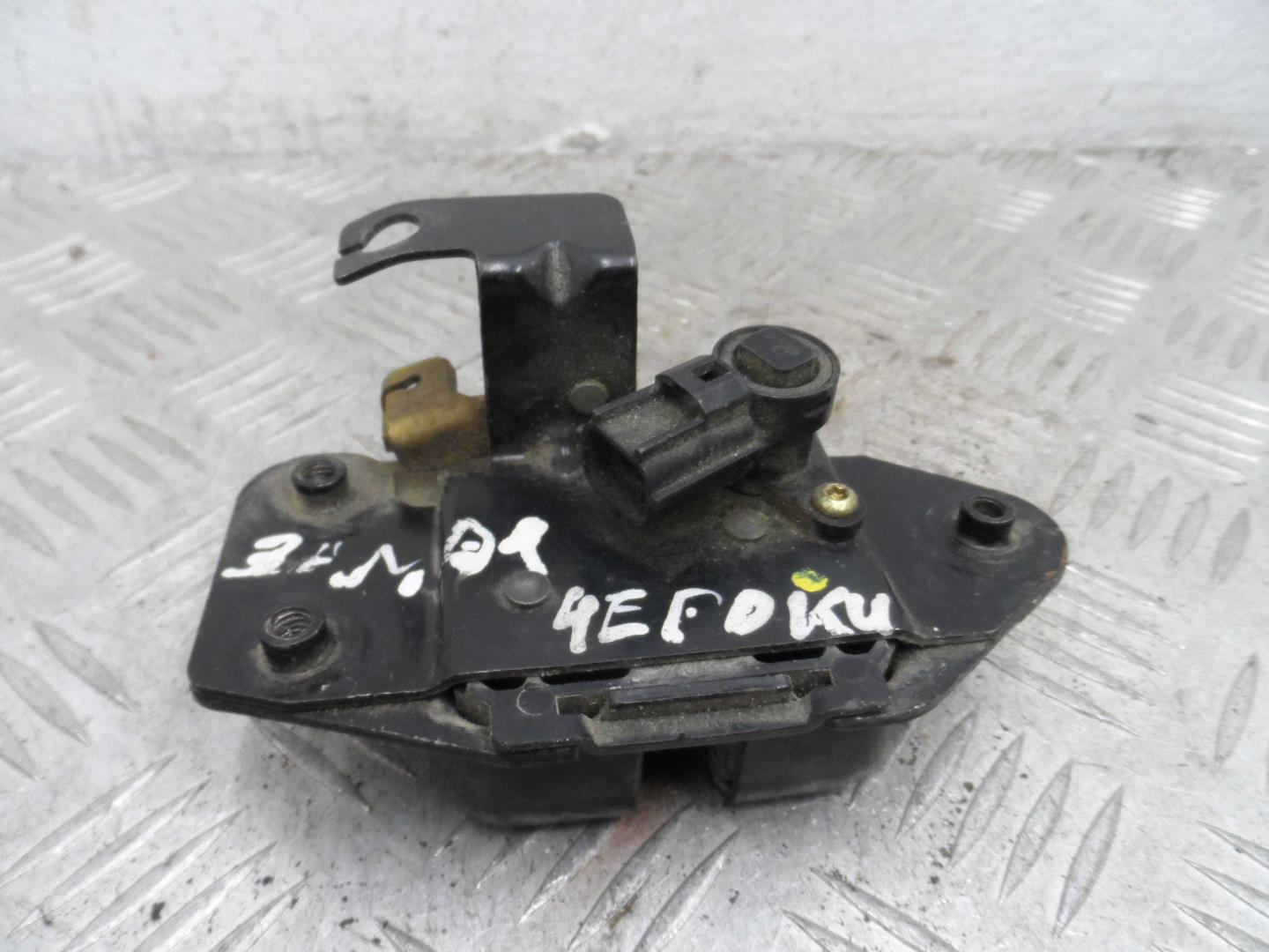 Замок двери задней правой