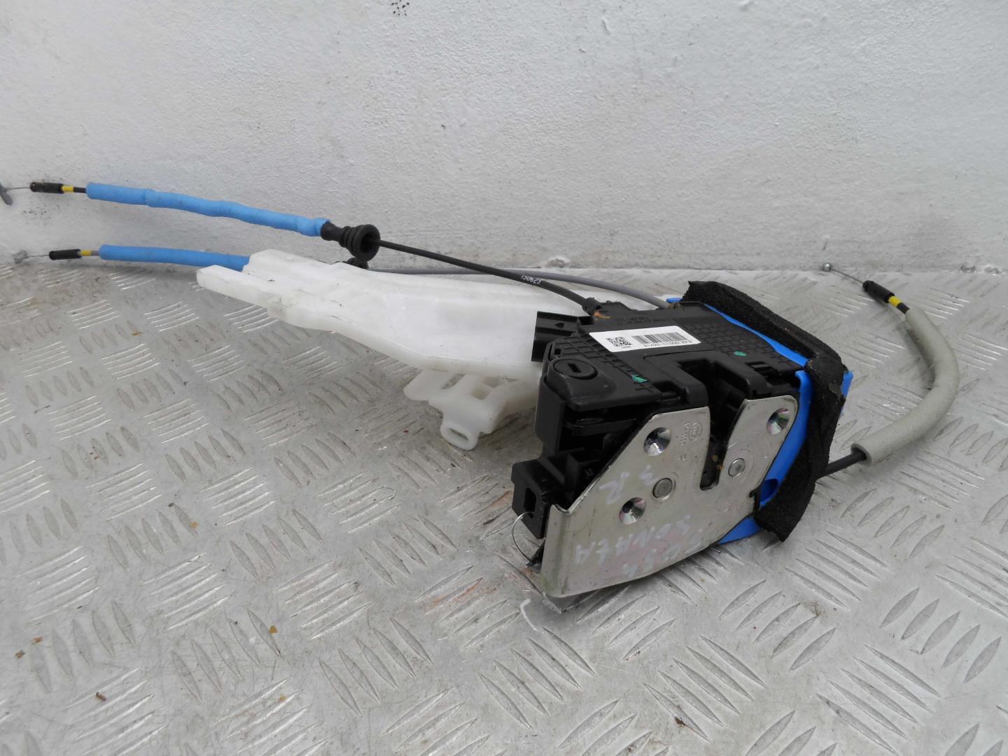 Замок двери задней правой