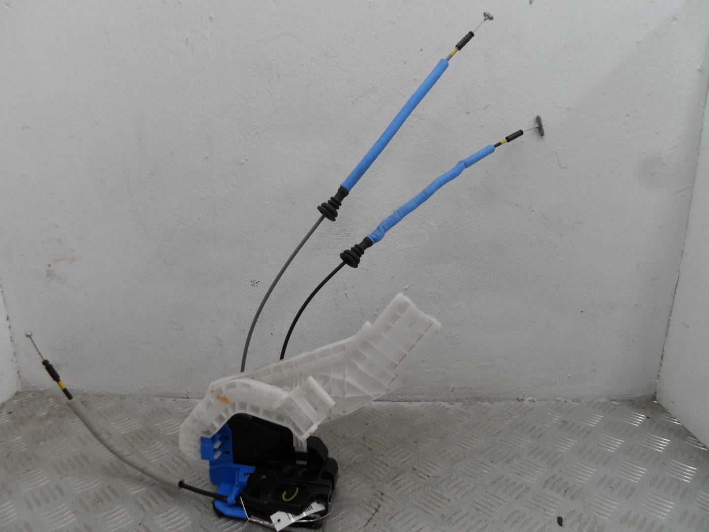 Замок двери задней правой