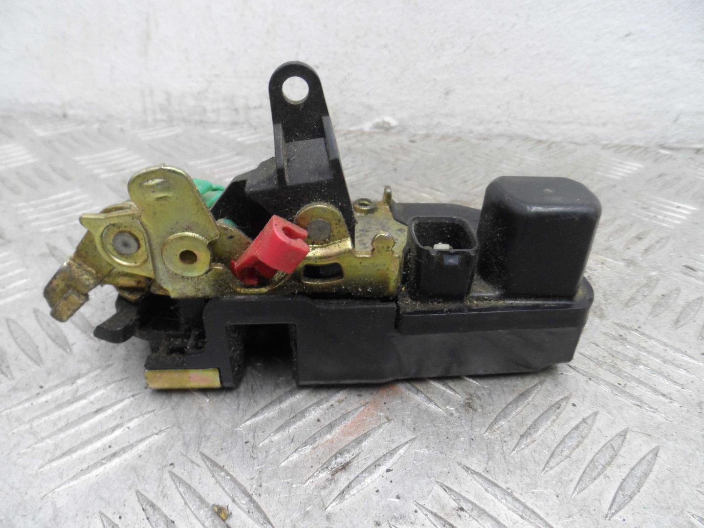 Замок двери задней правой