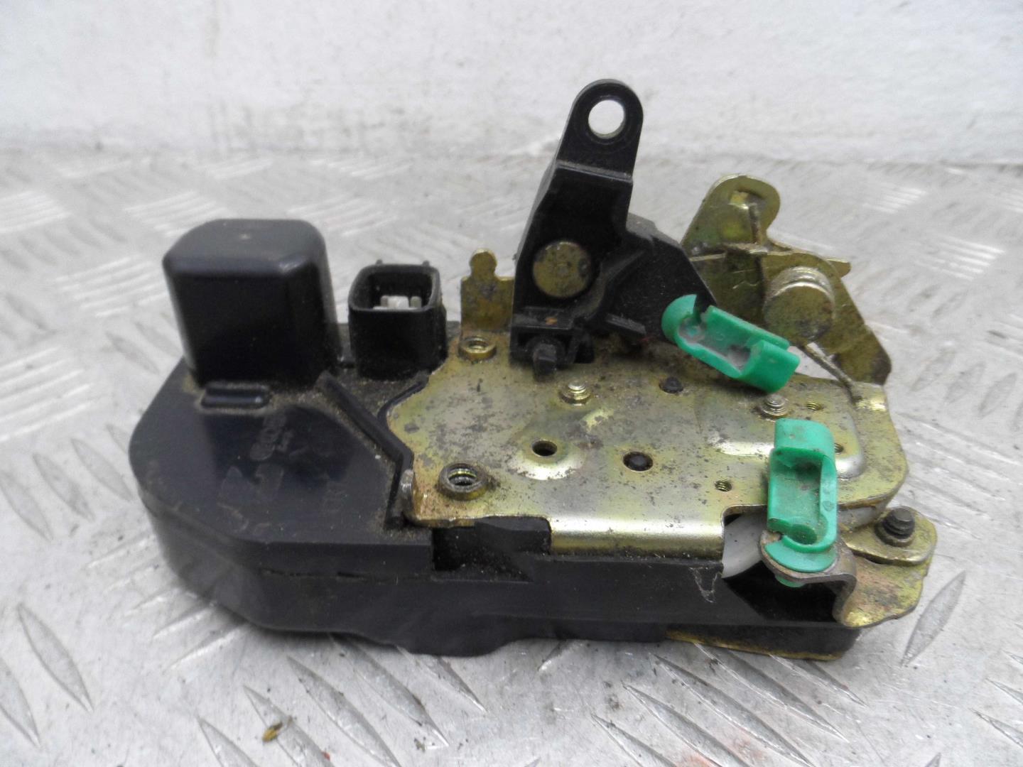 Замок двери задней правой