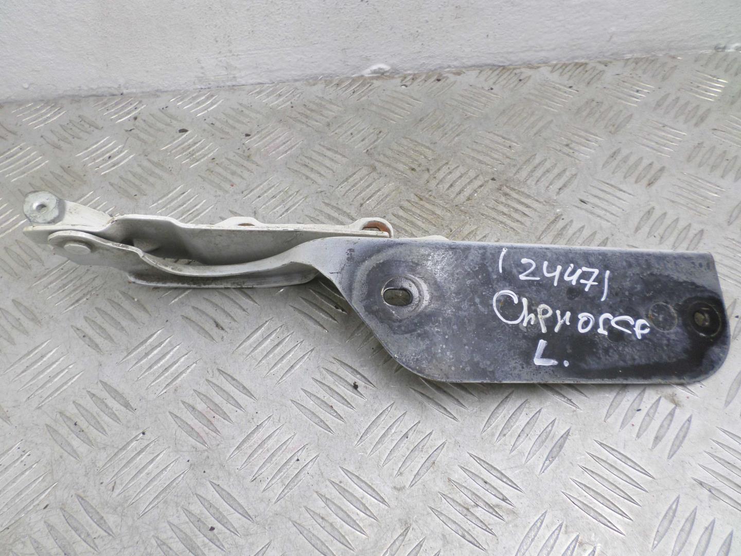 Петля капота левая