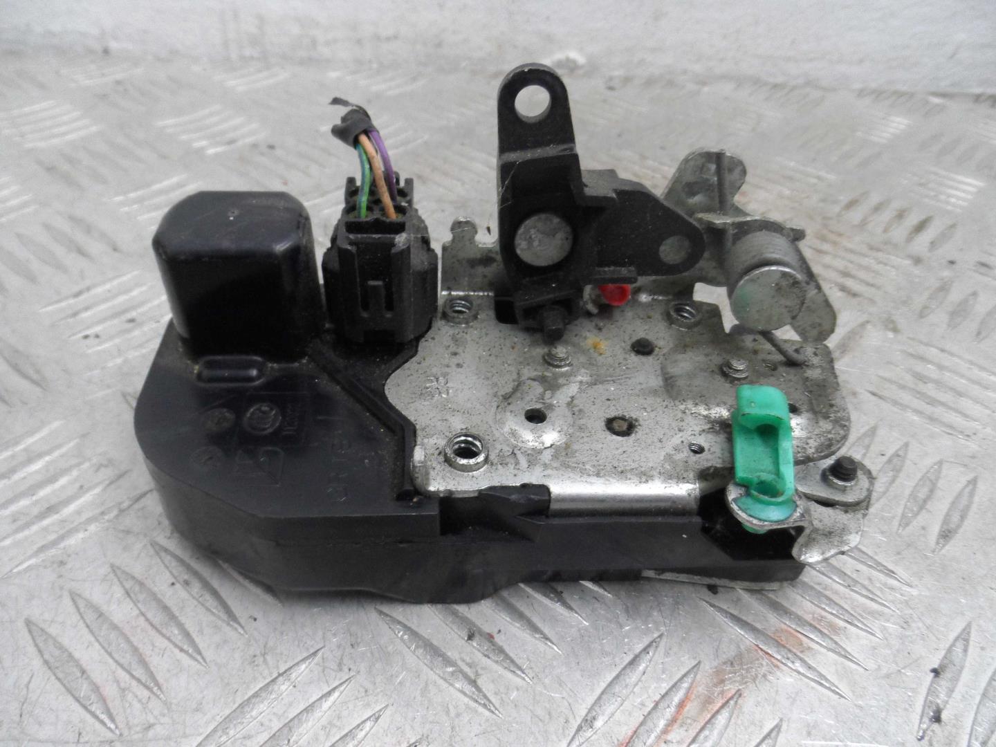 Замок двери задней правой