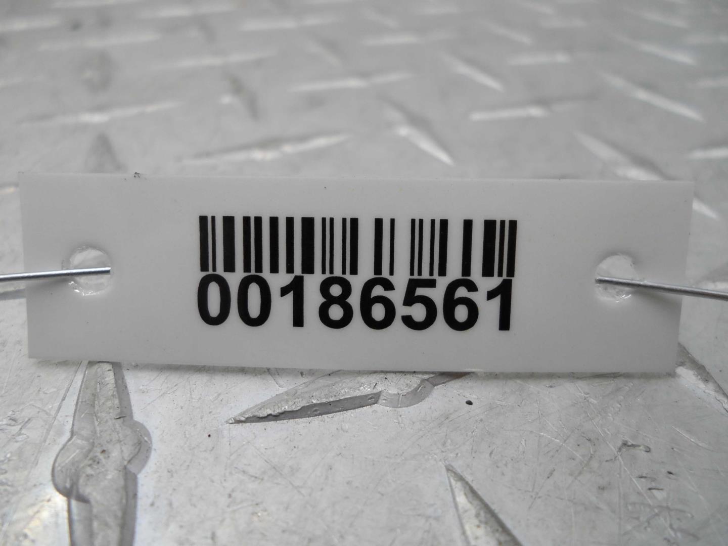 Замок двери передней левой