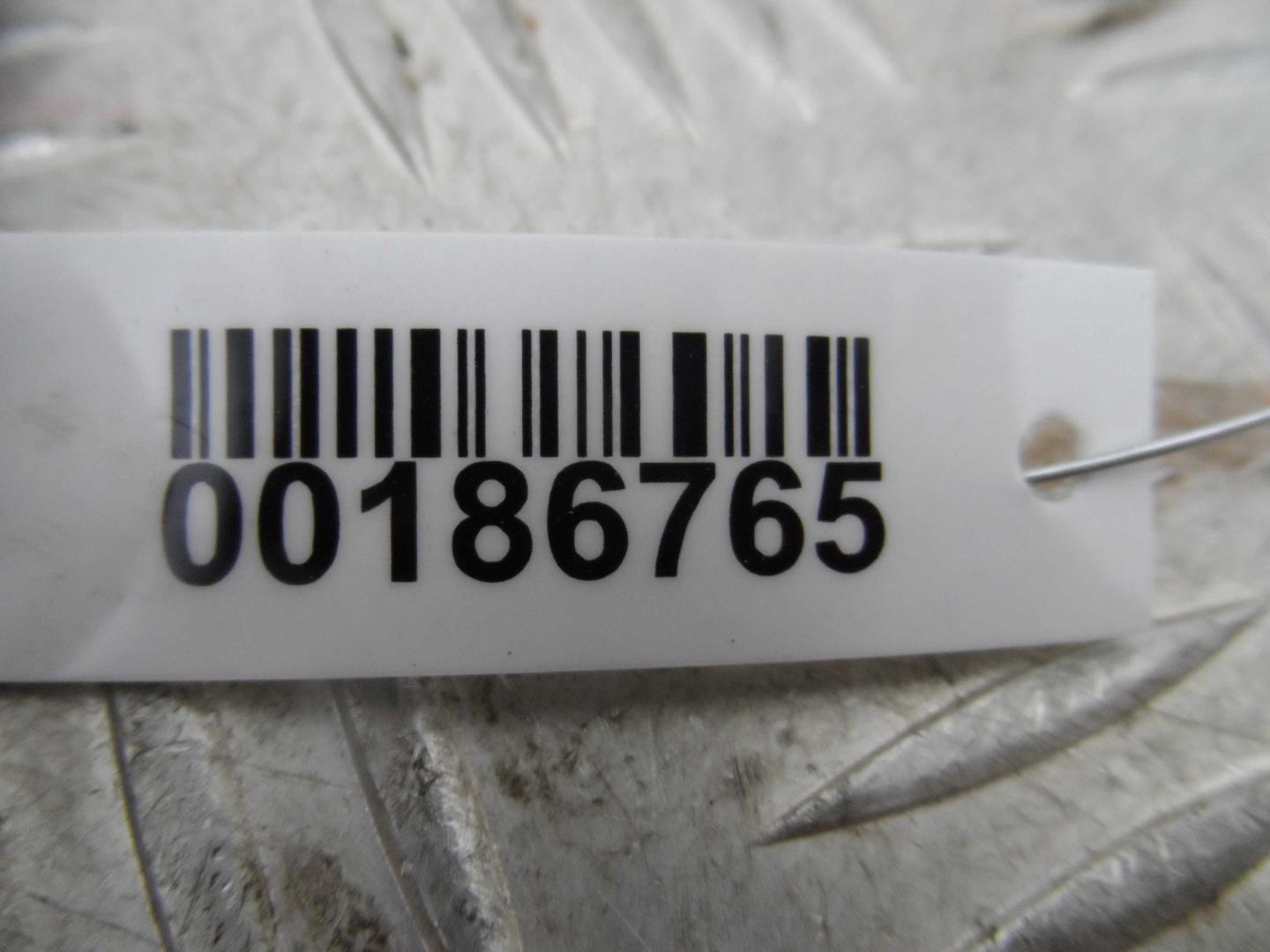 Петля крышки багажника