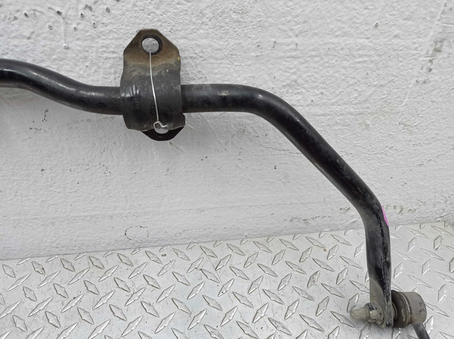 Стабилизатор передний