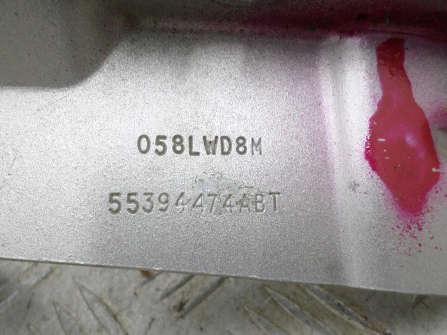 Петля капота левая