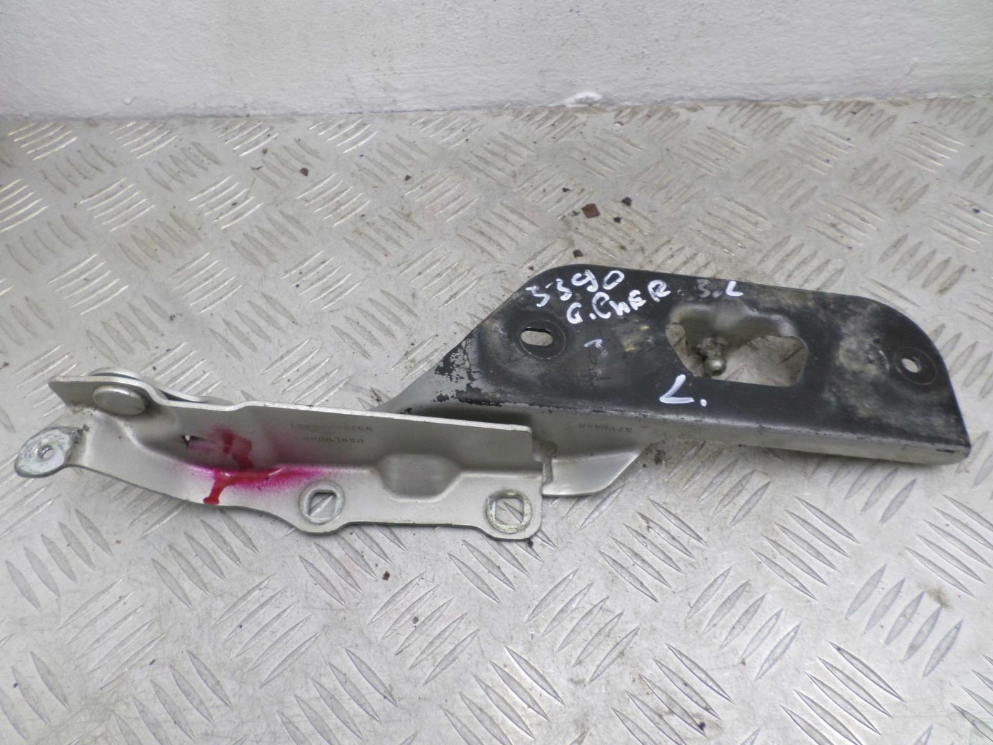 Петля капота левая