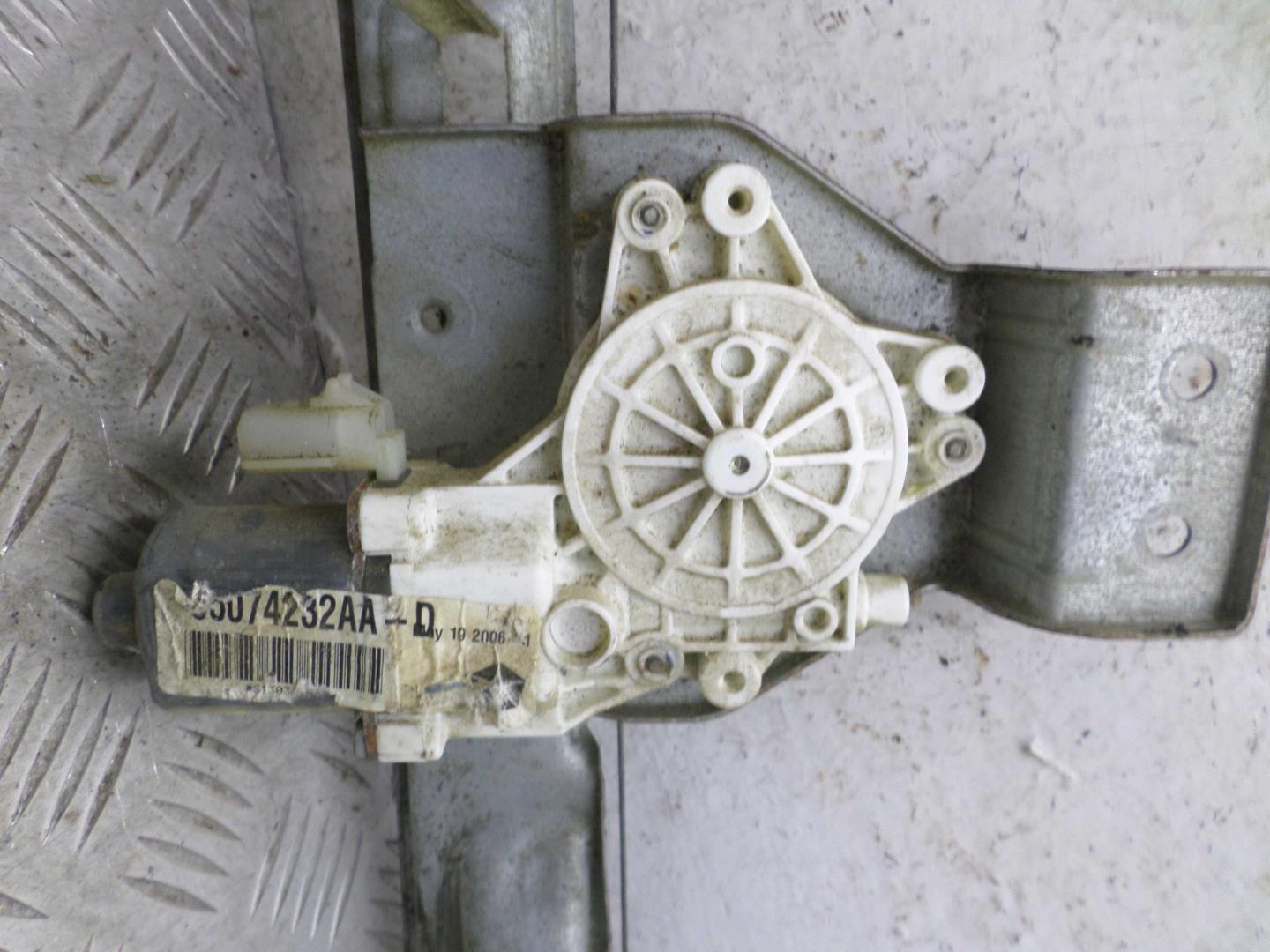 Стеклоподъемник электр. задний правый