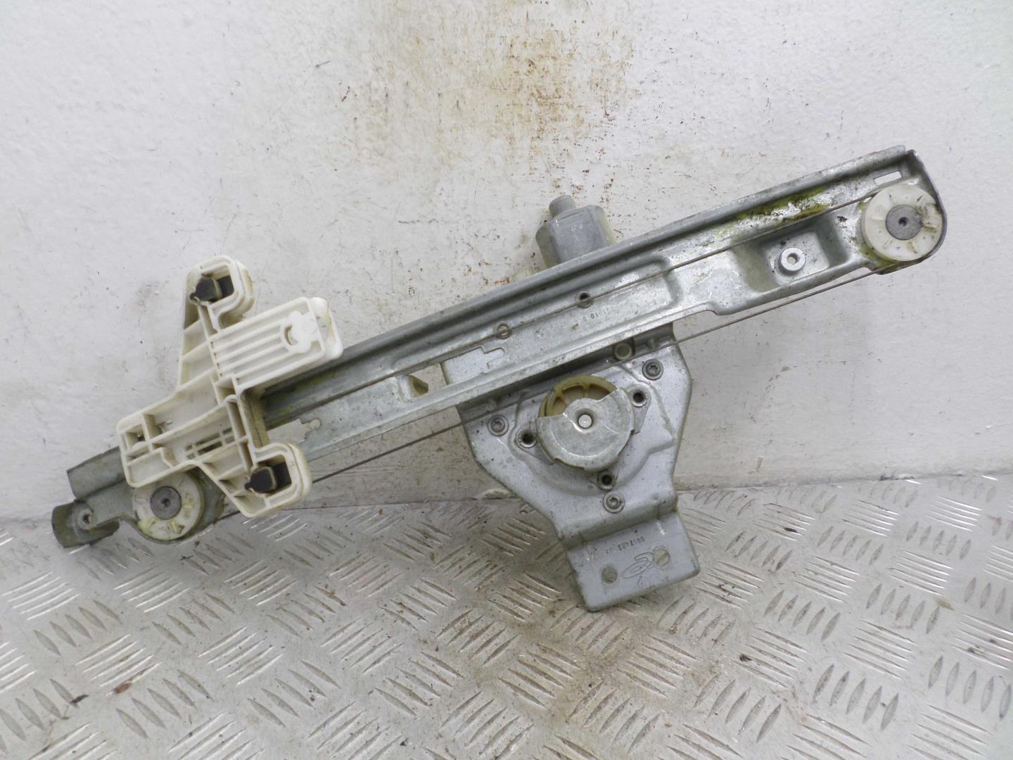 Стеклоподъемник электр. задний правый