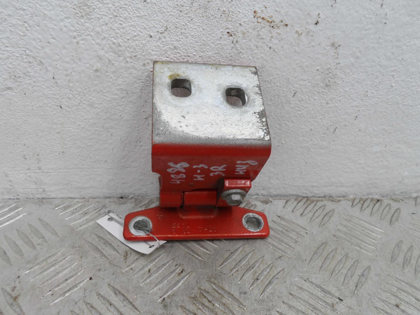 Петля двери